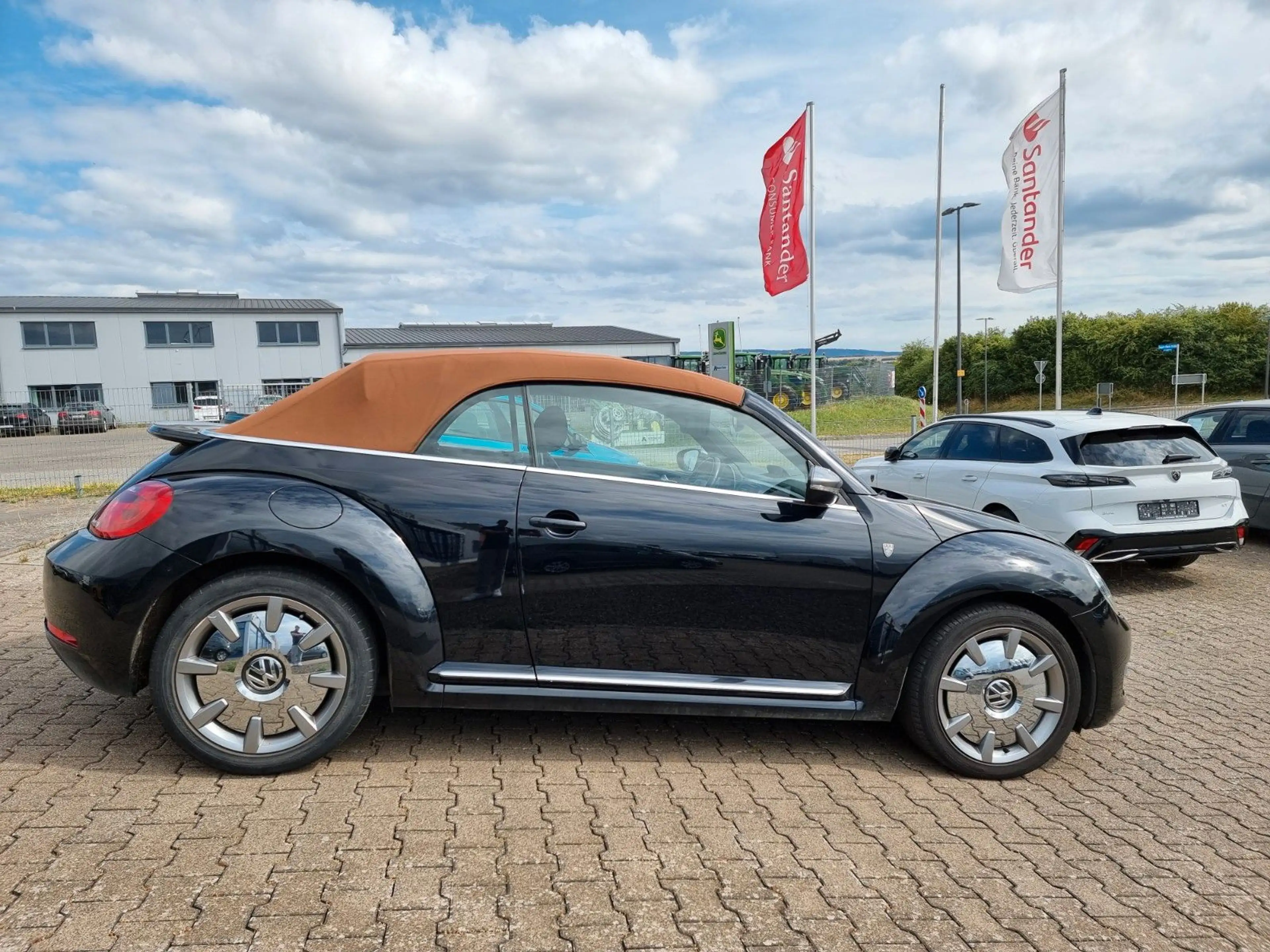 Volkswagen Beetle Cabriolet Karmann BMT *SITZHEIZ*PDC*TEMP* — photo 7