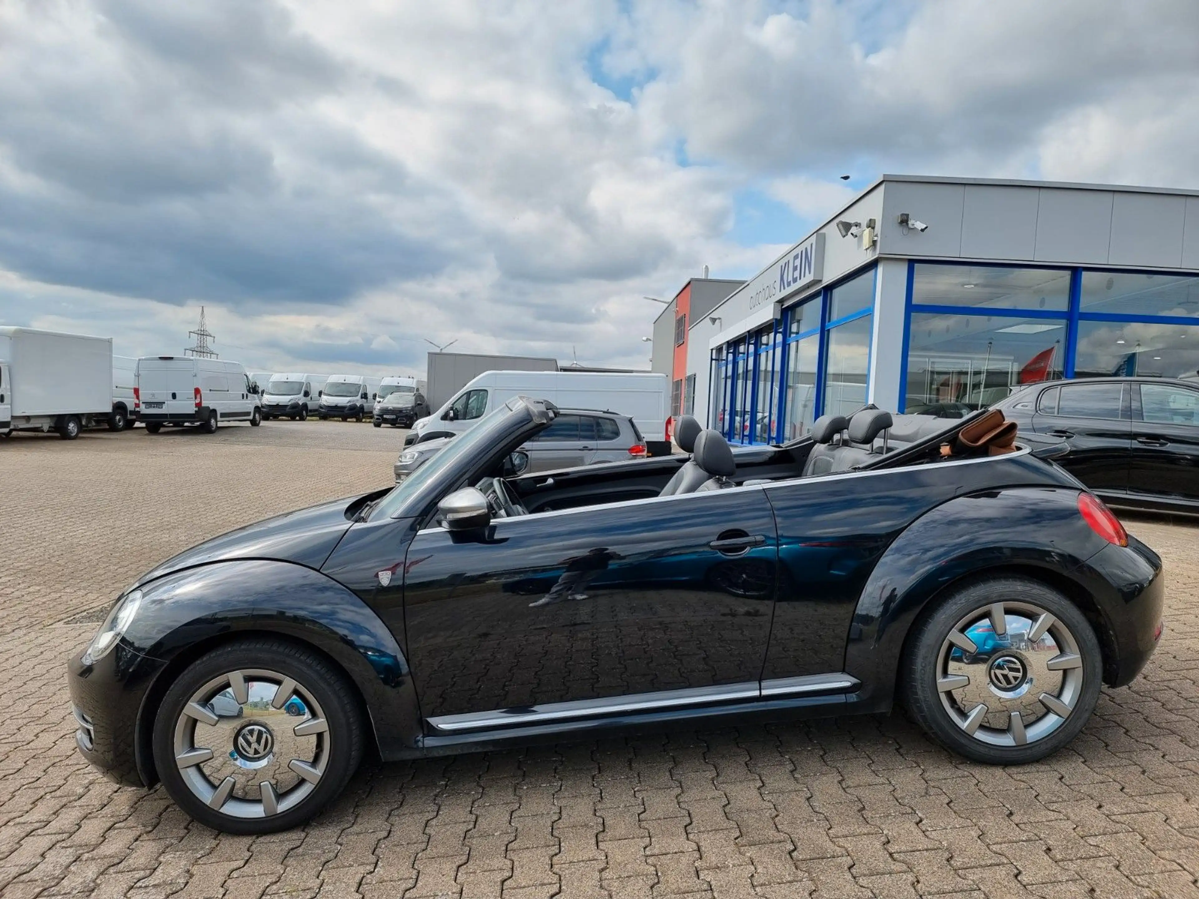 Volkswagen Beetle Cabriolet Karmann BMT *SITZHEIZ*PDC*TEMP* — photo 11