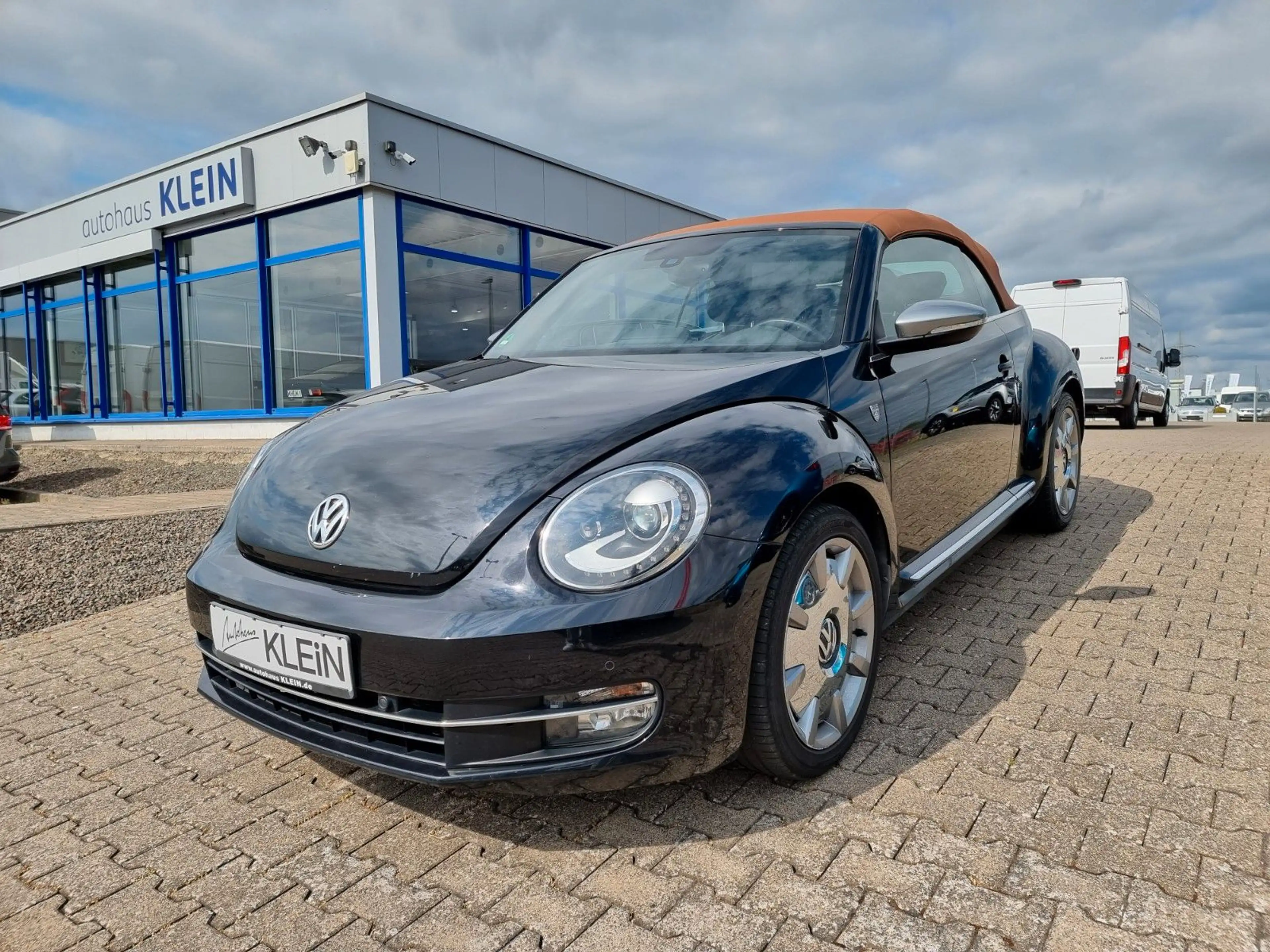 Volkswagen Beetle Cabriolet Karmann BMT *SITZHEIZ*PDC*TEMP* — photo 2