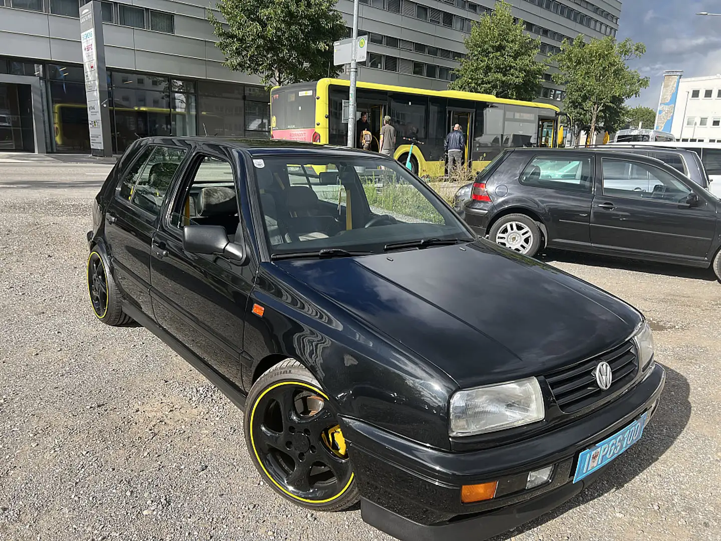 Volkswagen Golf VR6 crna - 1