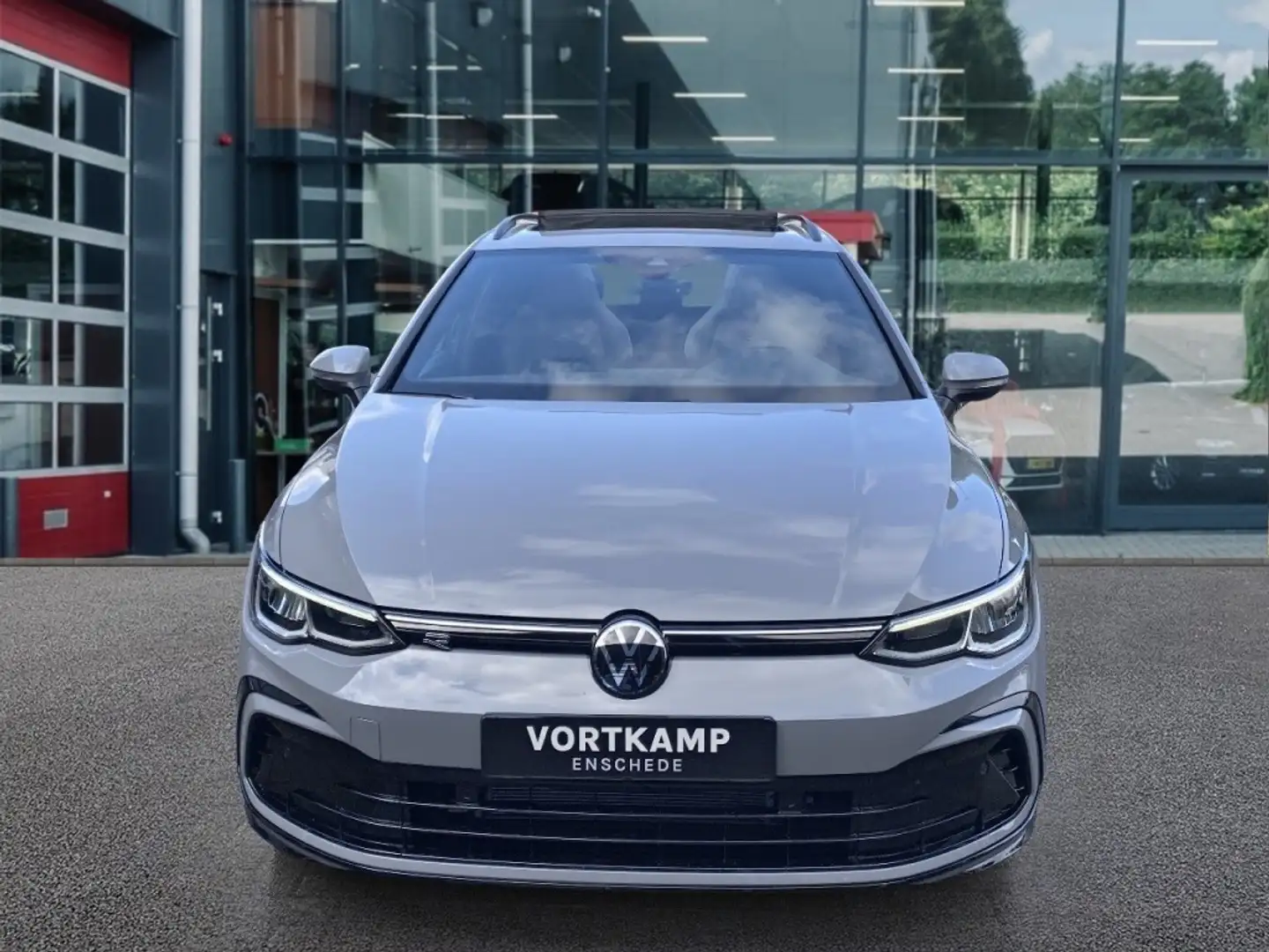 Volkswagen Golf Variant 1.5 eTSI R-LINE PANO-DAK/TREKHAAK/ACC/STOELVERW/CA Grijs - 2