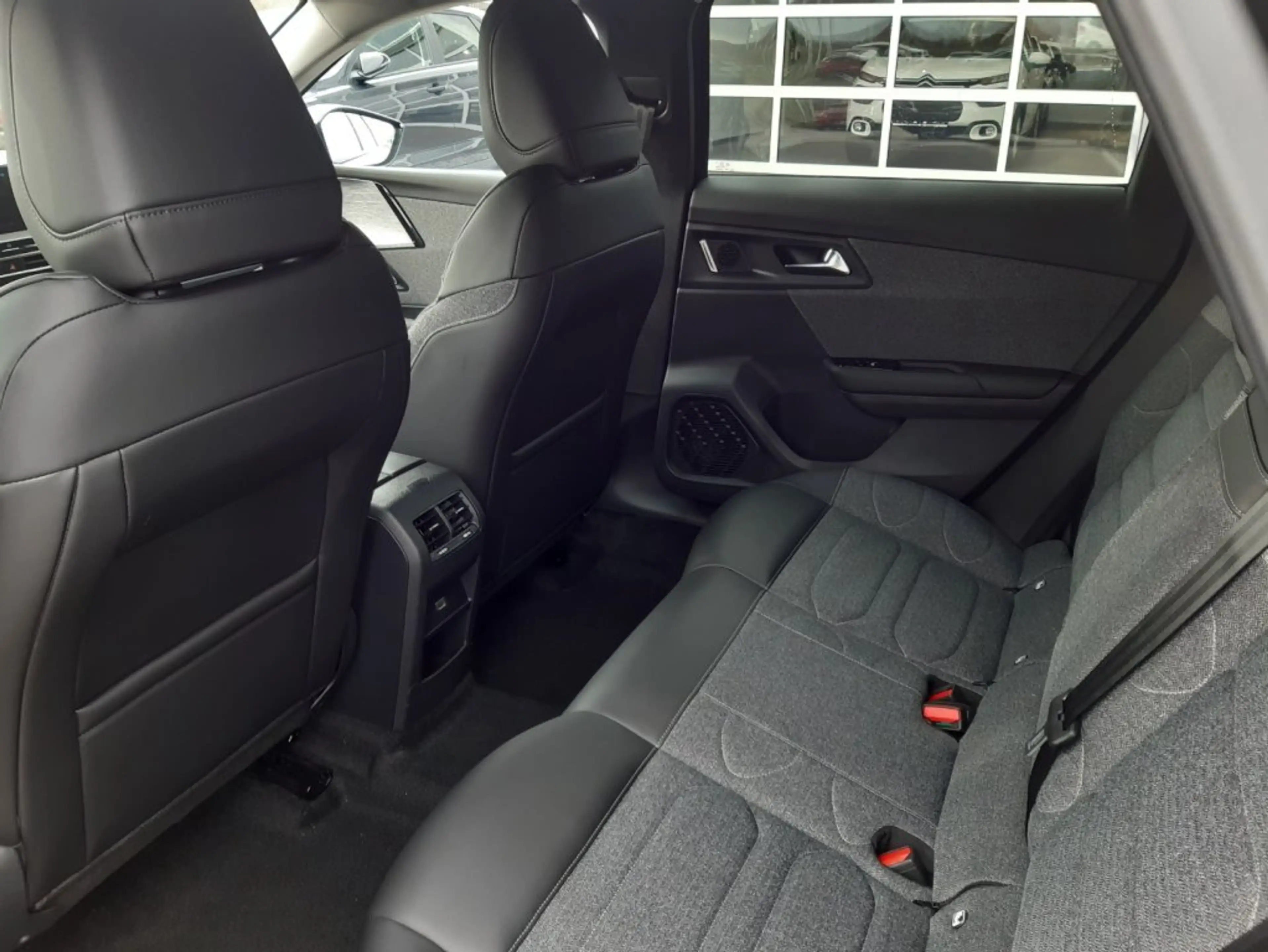 Citroen C5 X Hybrid 225 e-EAT8 Feel — photo 9