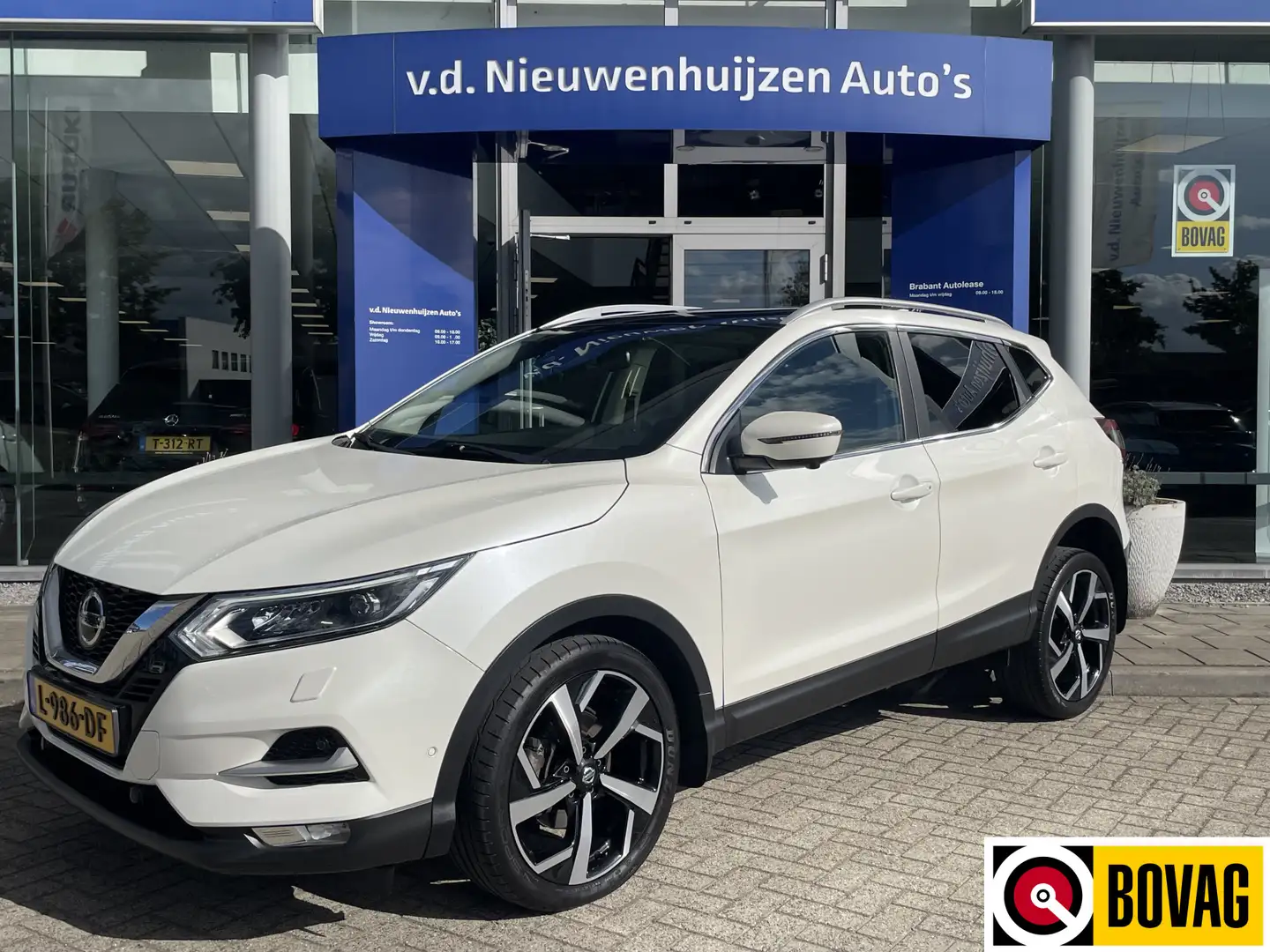 Nissan Qashqai 1.3 DIG-T Tekna // PanoDak // Leder // Trekhaak // Wit - 1