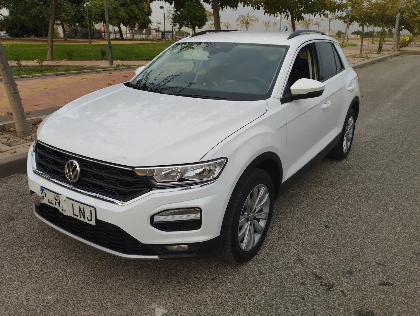 Volkswagen T-Roc 1.6TDI Advance Style - 1