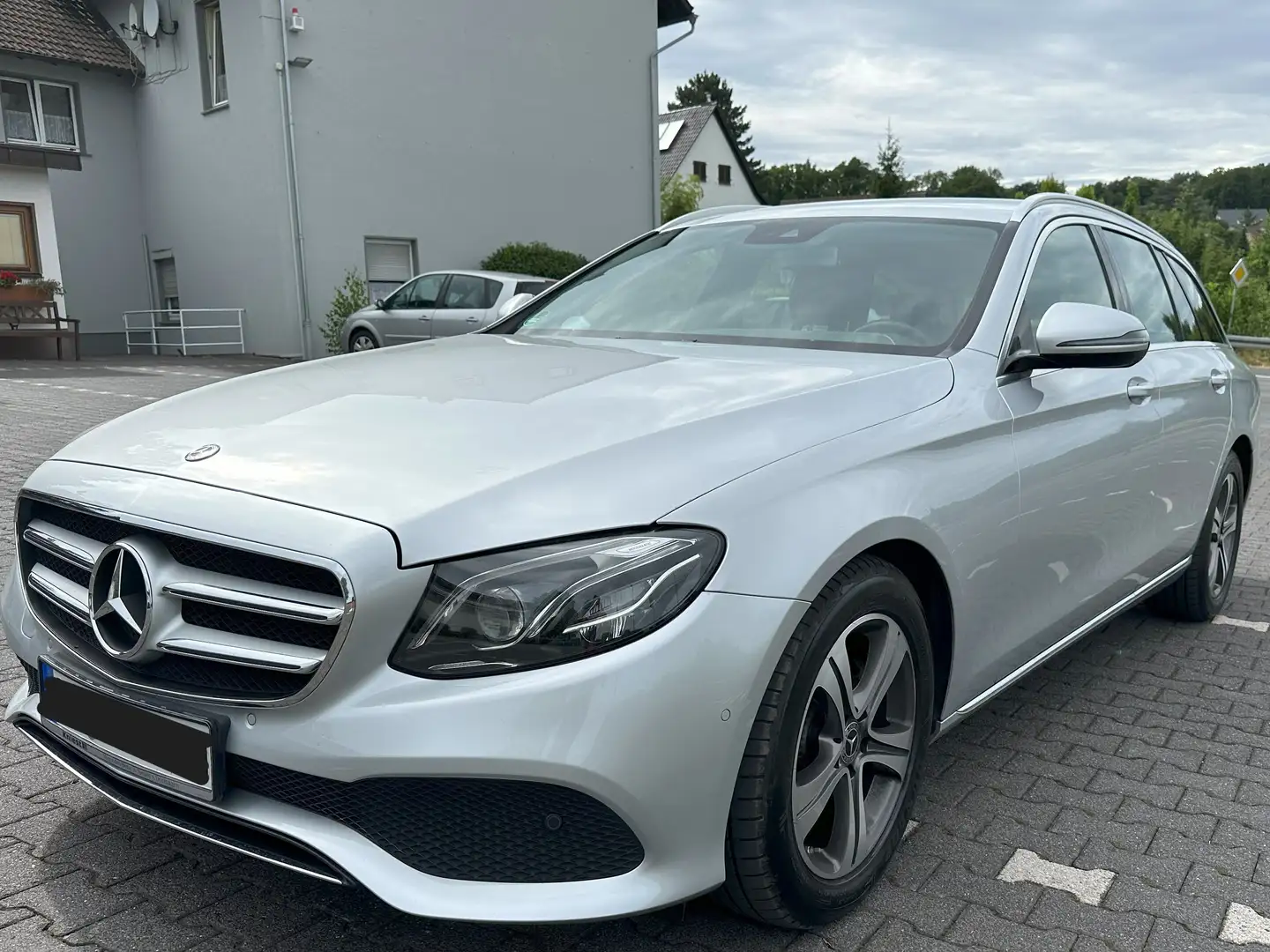 Mercedes-Benz E 220 E-Klasse T-Modell Diesel d T 9G-TRONIC Avantgarde Plateado - 2