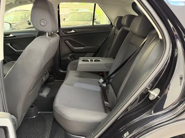 Volkswagen T-Roc view 14