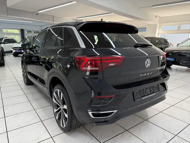 Volkswagen T-Roc view 2