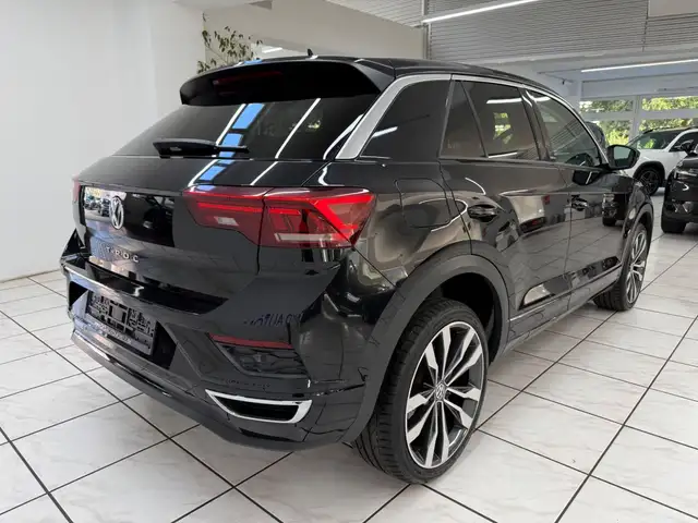 Volkswagen T-Roc view 3