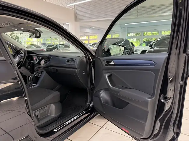 Volkswagen T-Roc view 8