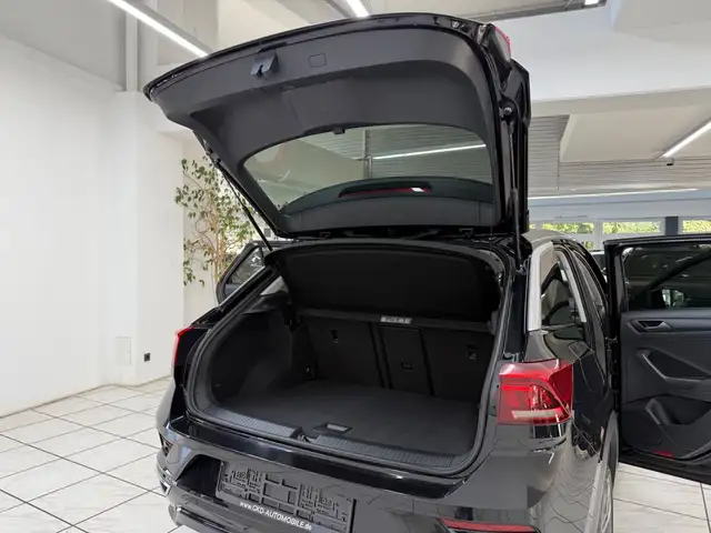 Volkswagen T-Roc view 10