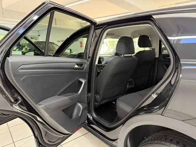 Volkswagen T-Roc view 7