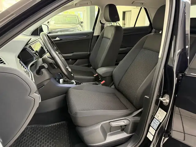 Volkswagen T-Roc view 13
