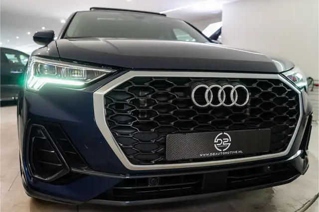 Audi Q3 view 10