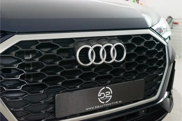 Audi Q3 view 11