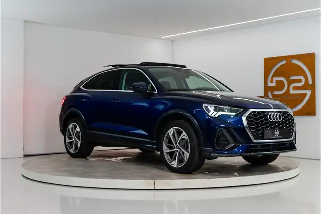 Audi Q3 view 7