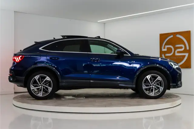 Audi Q3 view 6