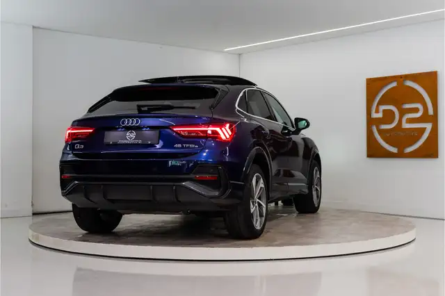 Audi Q3 view 5