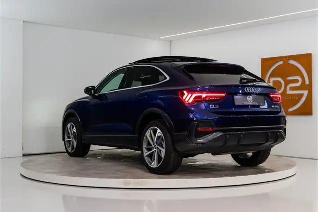 Audi Q3 view 3