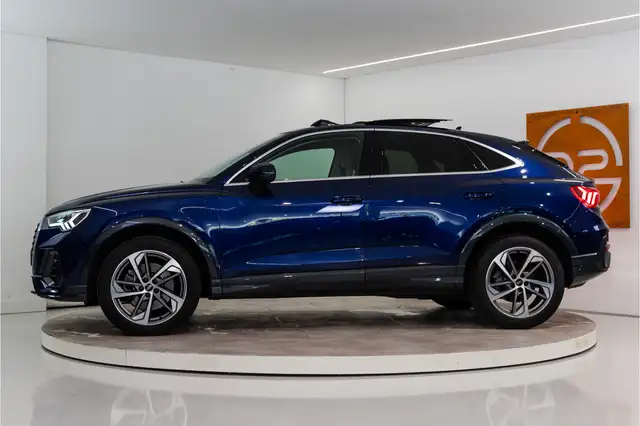Audi Q3 view 2