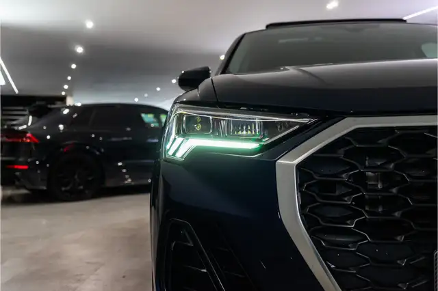 Audi Q3 view 9