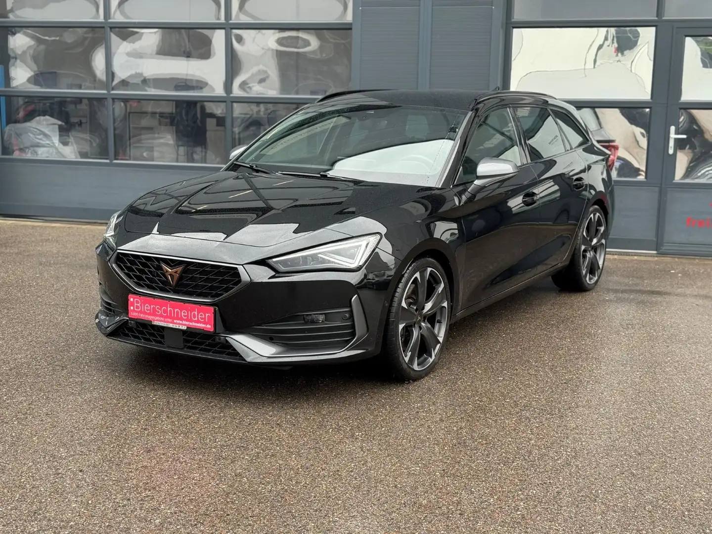 CUPRA Leon Sportstourer 2.0 TSI DSG 4Drive VZ MATRIX-LED NAVI Schwarz - 2