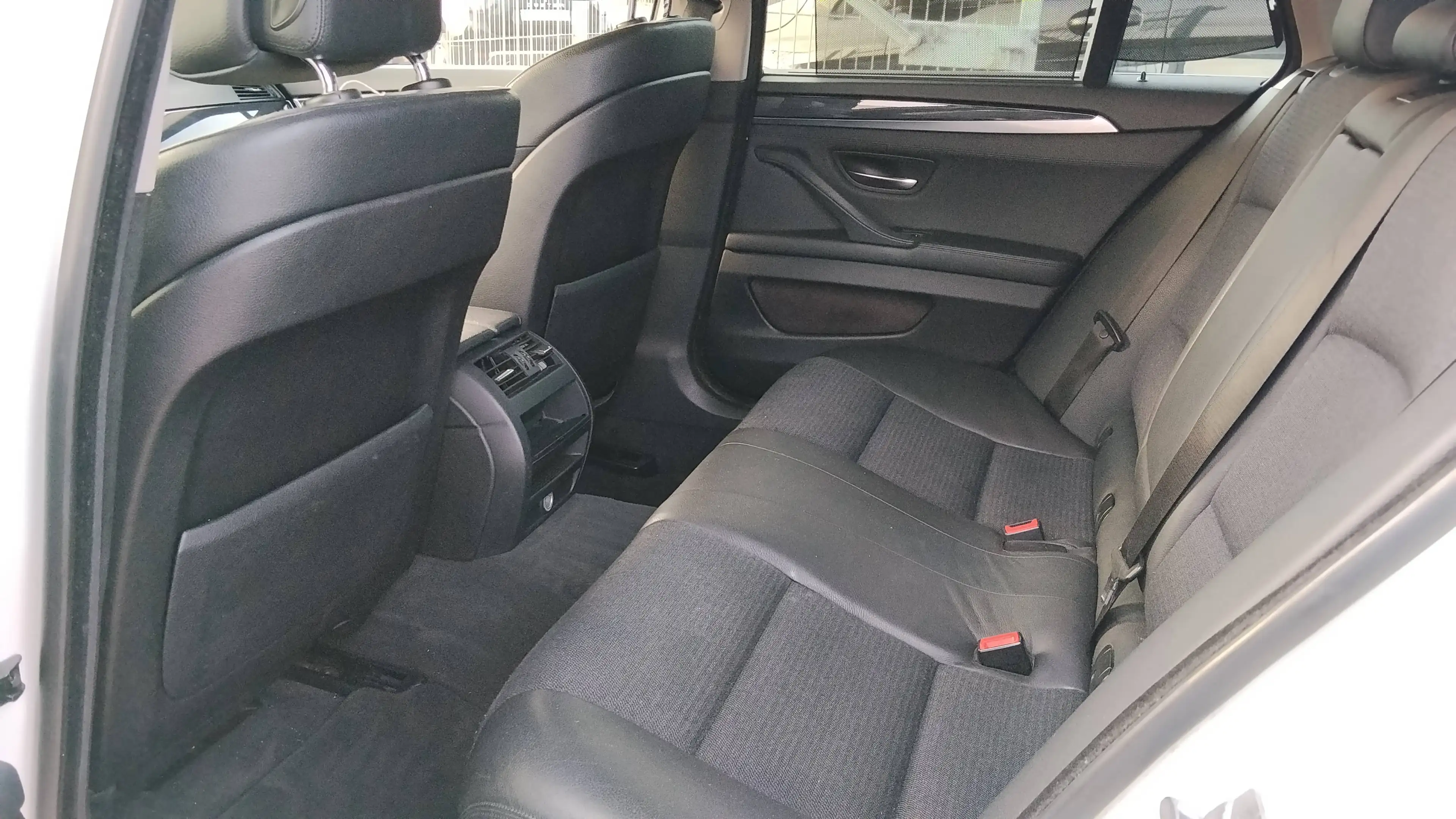 BMW 520 520d Touring Leder,Xenon,el.Heckklappe,PDC,teilel.Sitze,Pano-Schiebedach,Sitzh. — photo 10