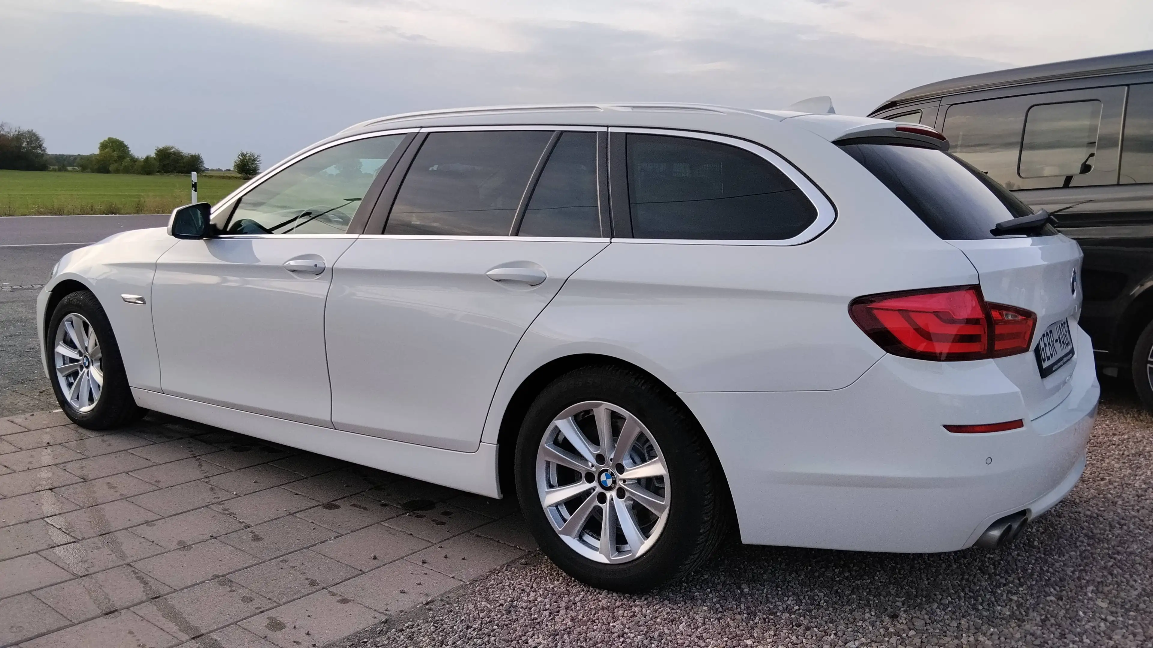 BMW 520 520d Touring Leder,Xenon,el.Heckklappe,PDC,teilel.Sitze,Pano-Schiebedach,Sitzh. — photo 3