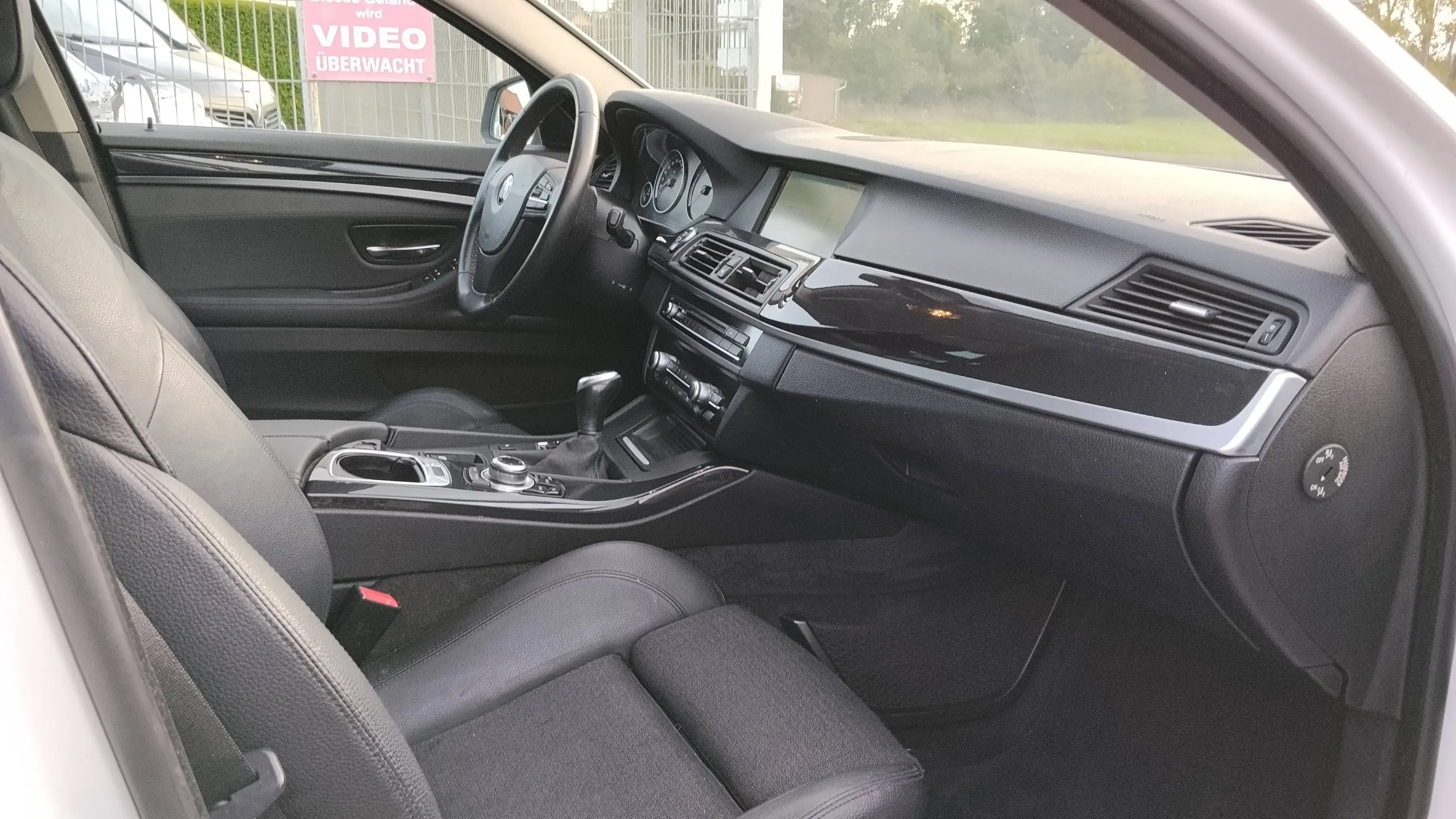 BMW 520 520d Touring Leder,Xenon,el.Heckklappe,PDC,teilel.Sitze,Pano-Schiebedach,Sitzh. — photo 11