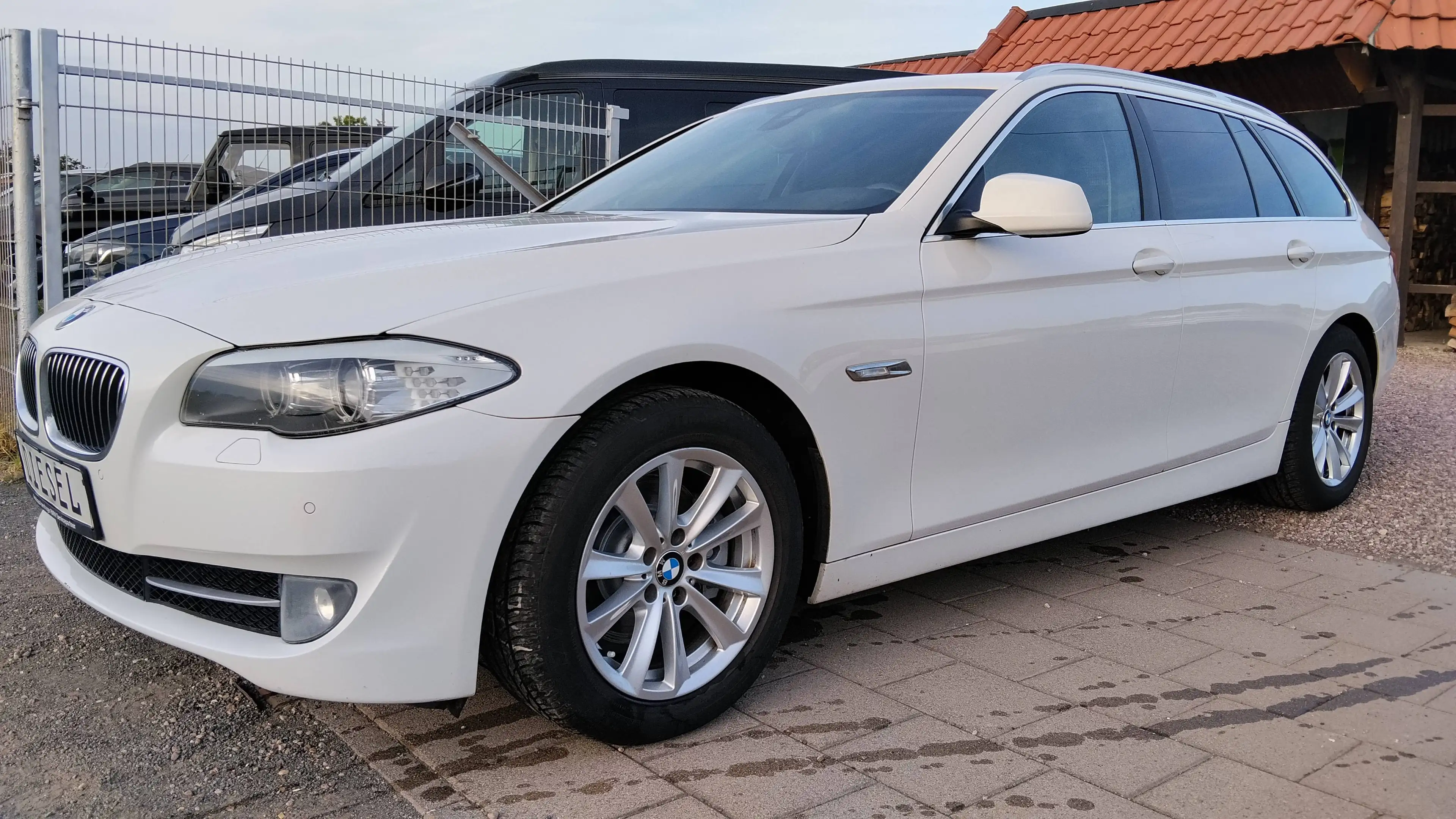 BMW 520 520d Touring Leder,Xenon,el.Heckklappe,PDC,teilel.Sitze,Pano-Schiebedach,Sitzh. — photo 2