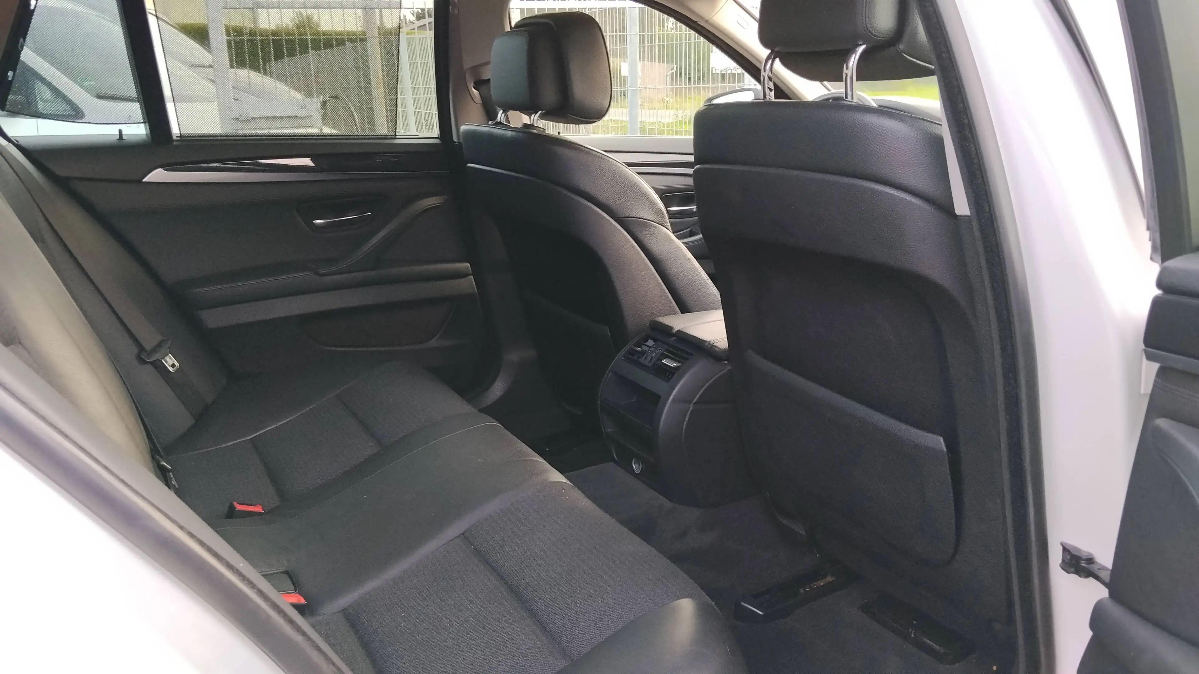 BMW 520 520d Touring Leder,Xenon,el.Heckklappe,PDC,teilel.Sitze,Pano-Schiebedach,Sitzh. — photo 12