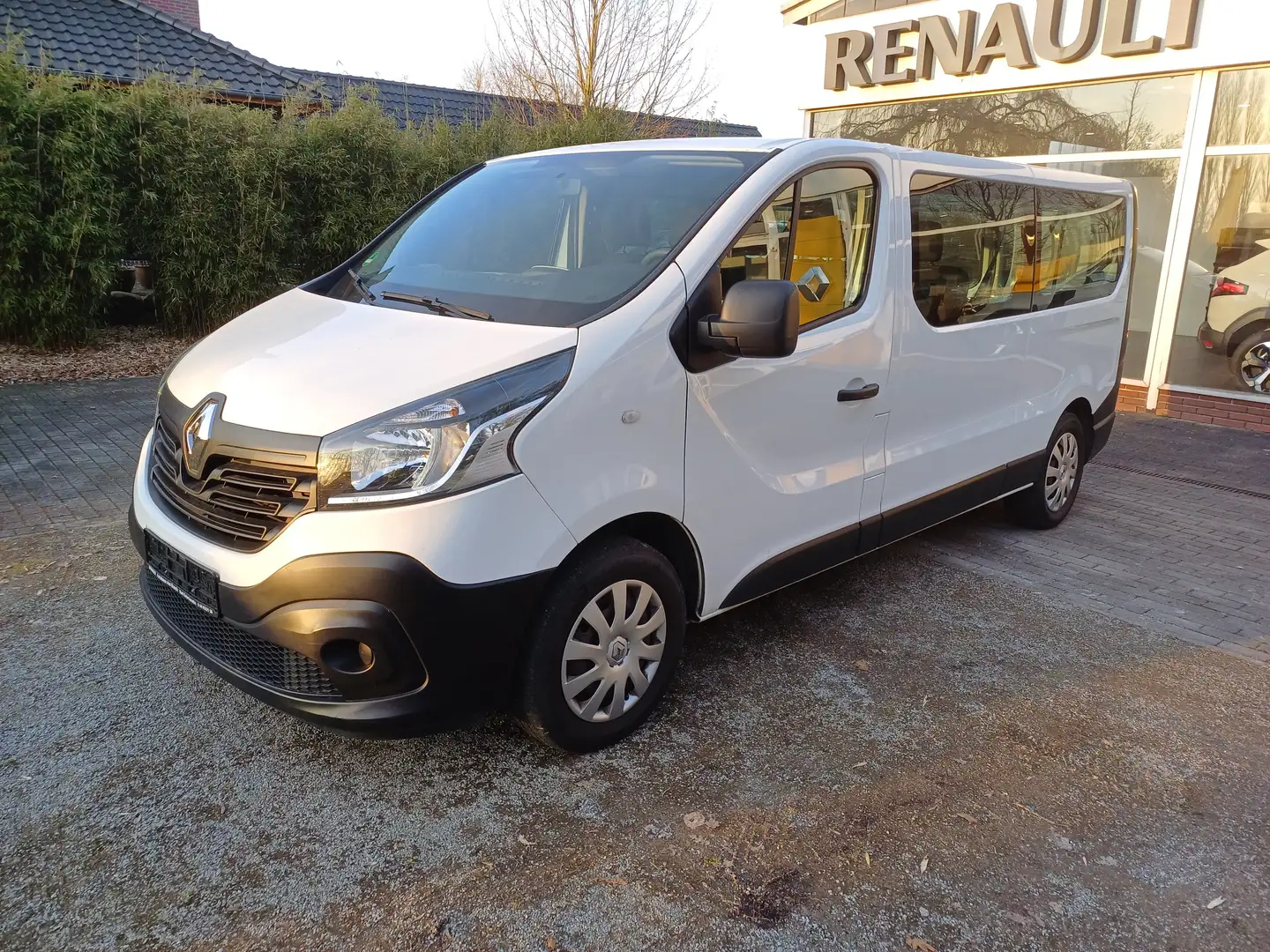 Renault Trafic L2H1 2,9t  Expression 9-Sitzer Weiß - 2