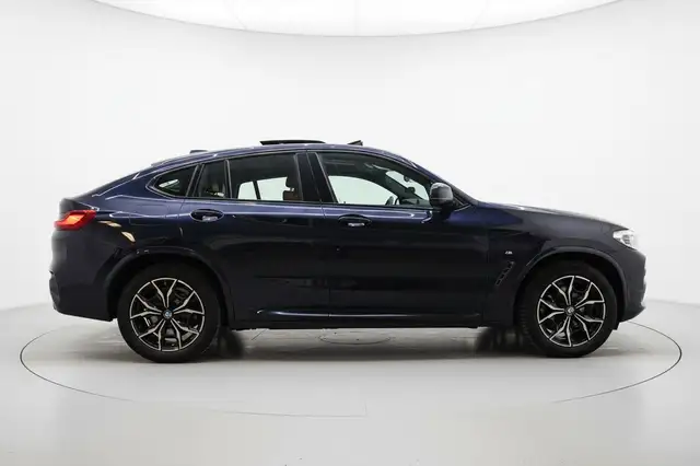 BMW X4 view 4