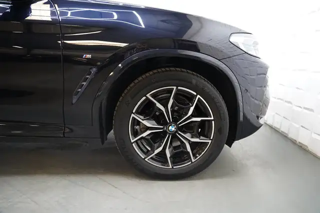 BMW X4 view 10