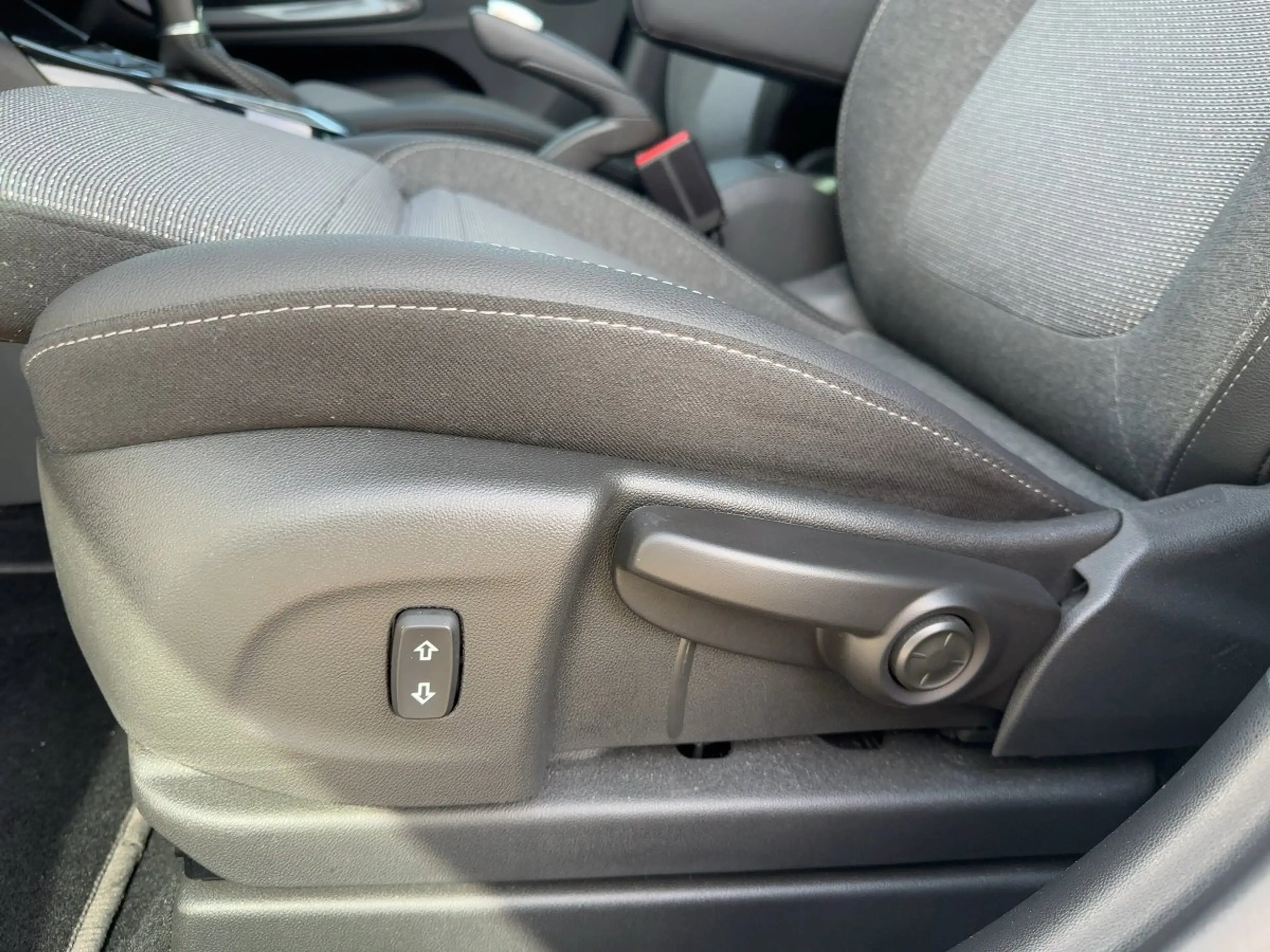 Opel Crossland Elegance CAM LED NAVI — photo 15