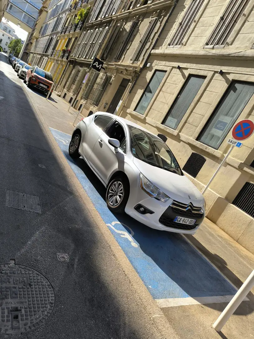 Citroen DS4 e-HDi 110 Airdream So Chic - 1