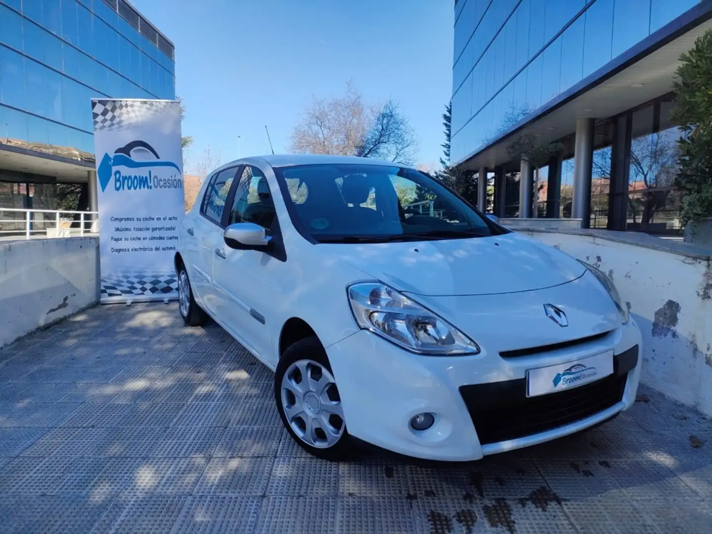 Renault Clio Berlina Manual de 5 Puertas Blanco - 1
