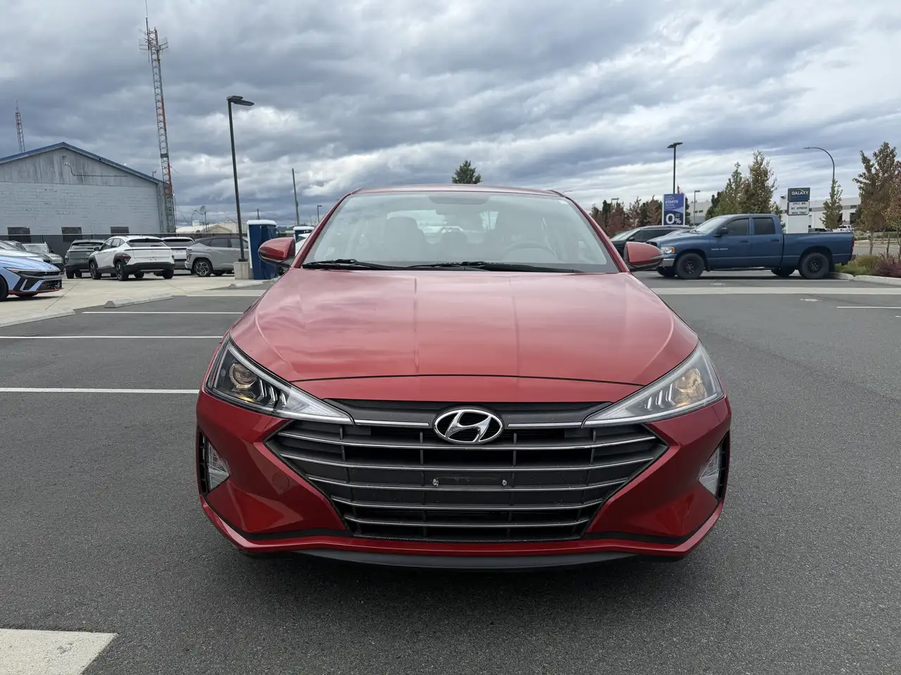 Hyundai ELANTRA photo Hyundai ELANTRA