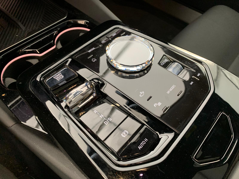 BMW 550 e xDr M Sport Pro ICONIC/HUD/PANO/20Z/360° — photo 13
