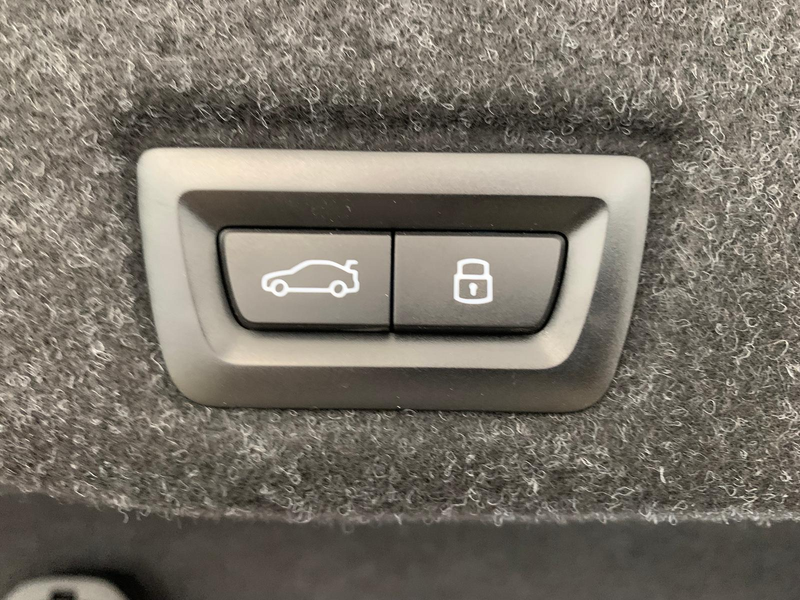 BMW 550 e xDr M Sport Pro ICONIC/HUD/PANO/20Z/360° — photo 6