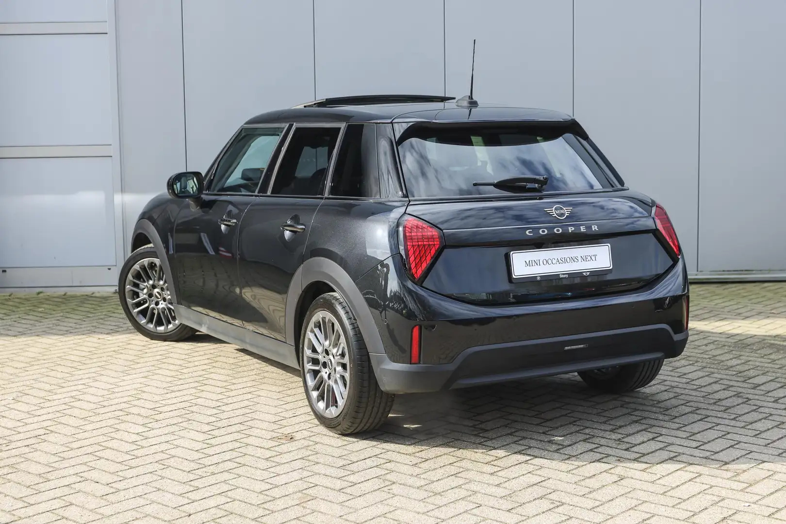 MINI Cooper C Hatchback Automaat / Classic / Pakket M / 17 inch Zwart - 2
