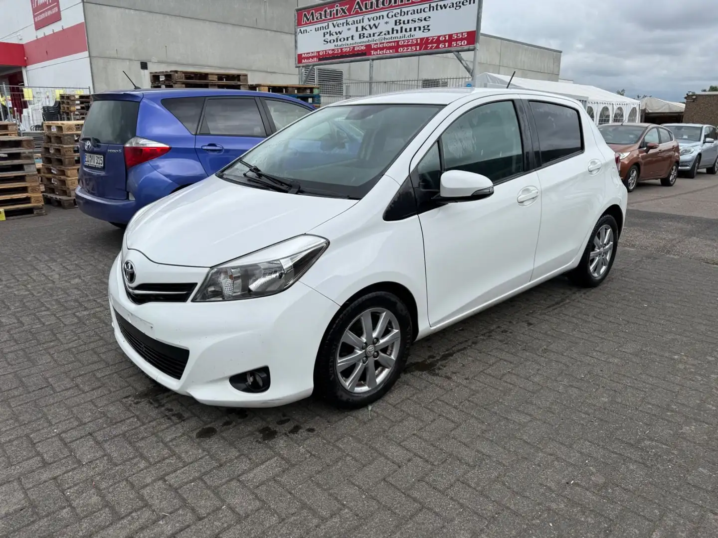 Toyota Yaris 1,4-l-D-4D Cool,Klima,Navi,kamera Weiß - 1