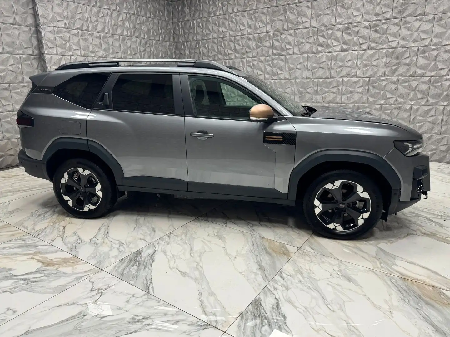 Dacia Bigster TCe 130 Extreme 4x4 * Panorama-Navi-Led* Grau - 2