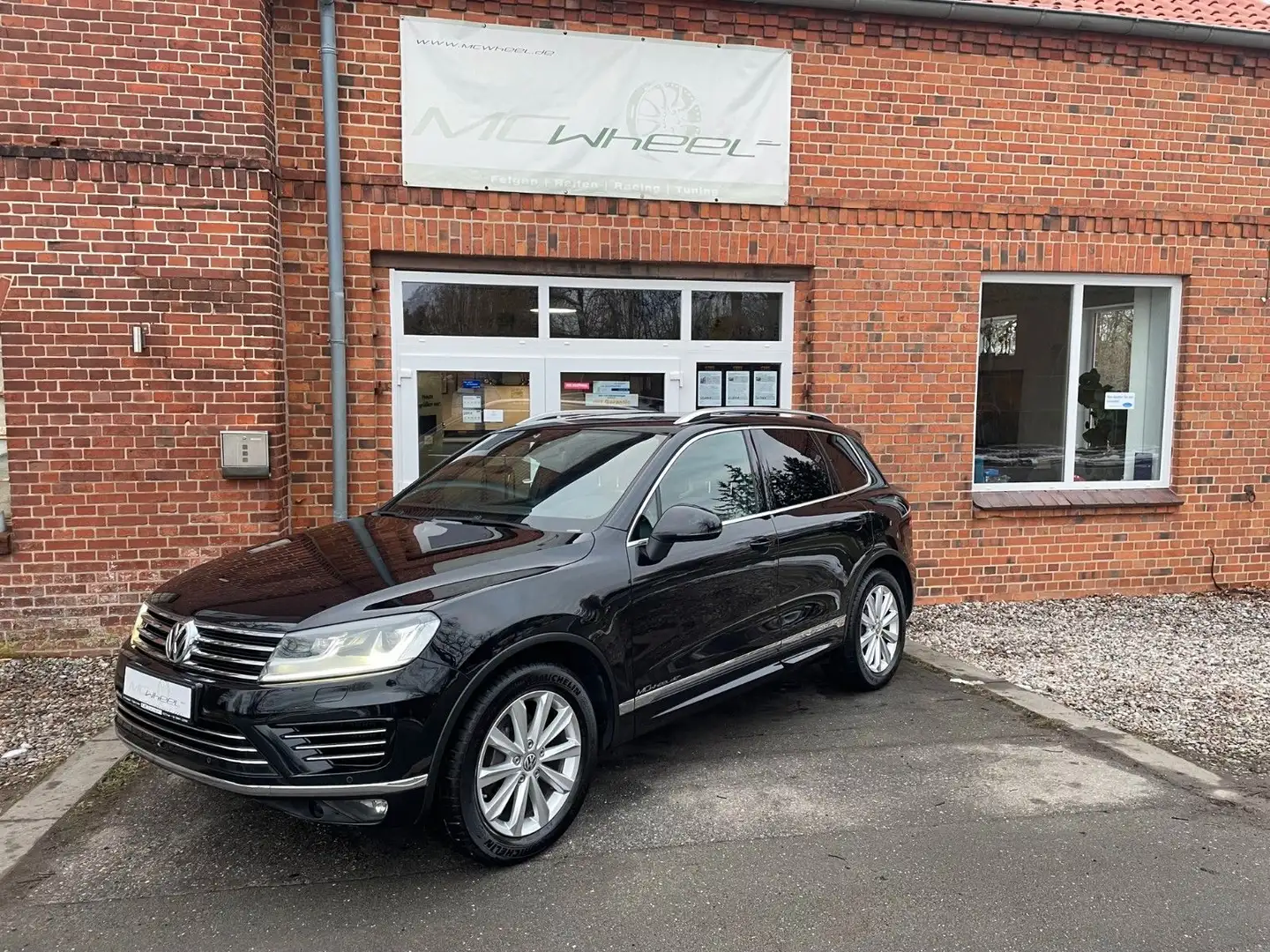 Volkswagen Touareg V6 TDI 3xR-Line StHzg+ACC+AHK+Pano VOLL! Schwarz - 1
