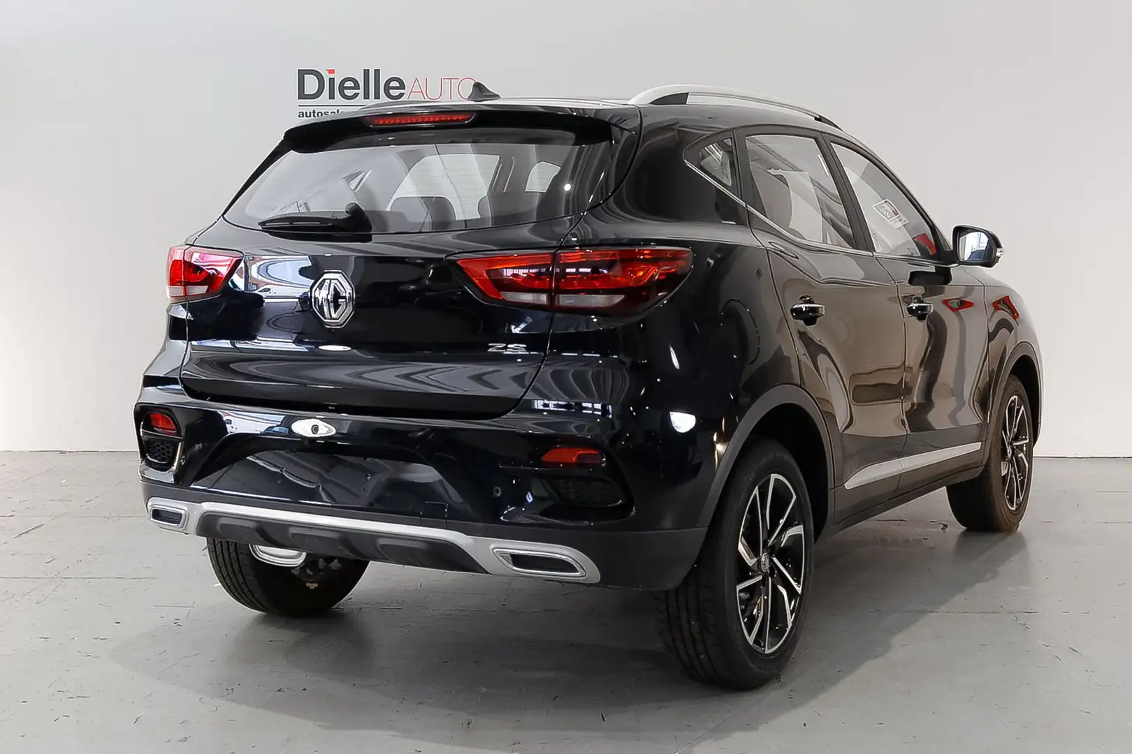 MG ZS 1.5 VTi-tech Luxury MT Zwart - 2