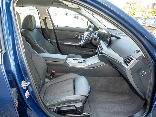 BMW 3 Series view 4