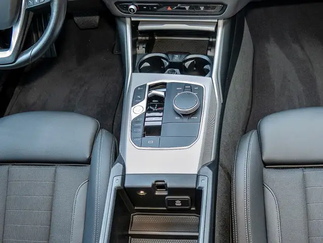 BMW 3 Series view 9