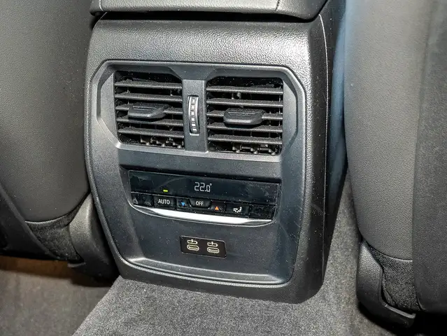 BMW 3 Series view 18
