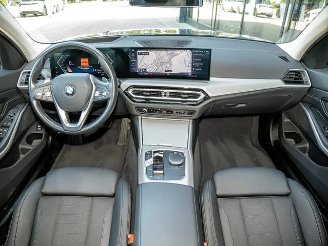 BMW 3 Series view 5
