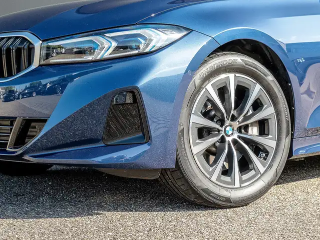 BMW 3 Series view 21