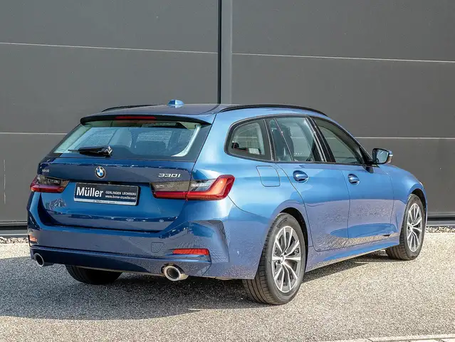BMW 3 Series view 2